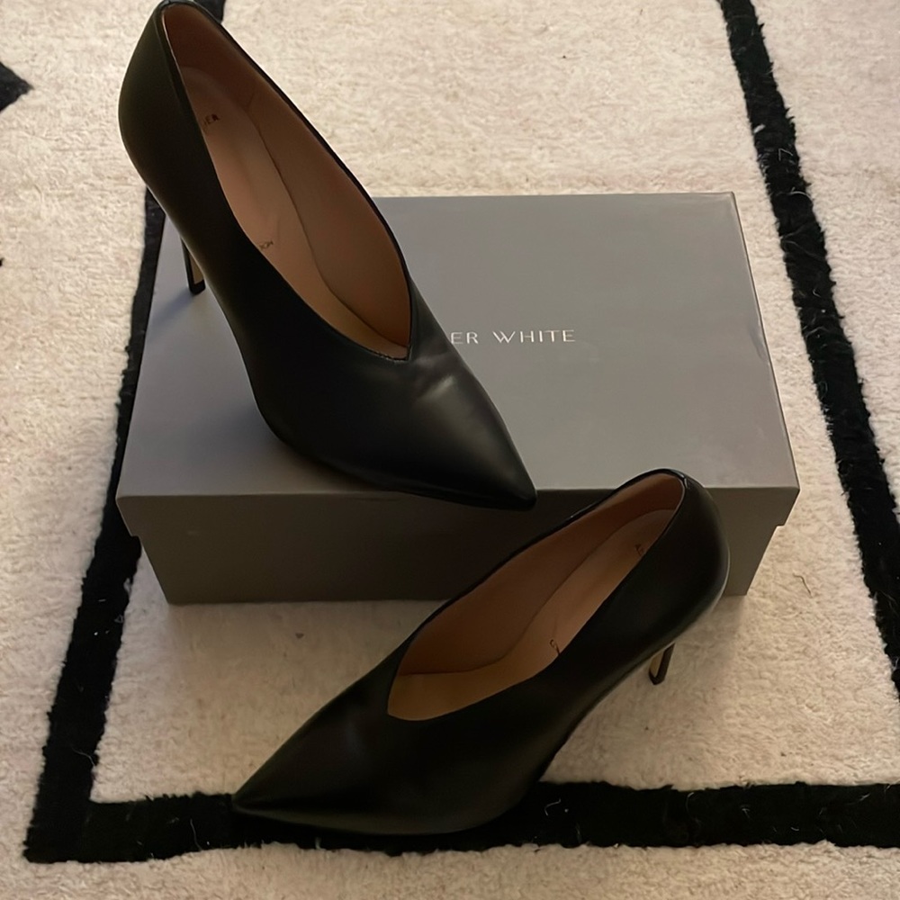 Alexander White black leather pumps with high vamp size 37